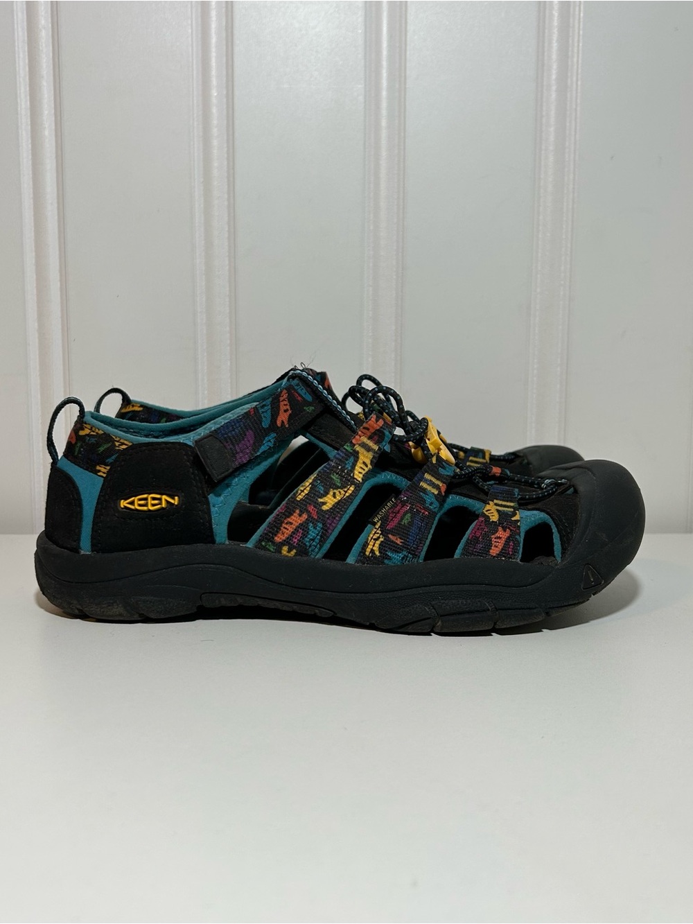 Keen Newport Men's Black Teal Multicolor Outdoor Sandal shoe print